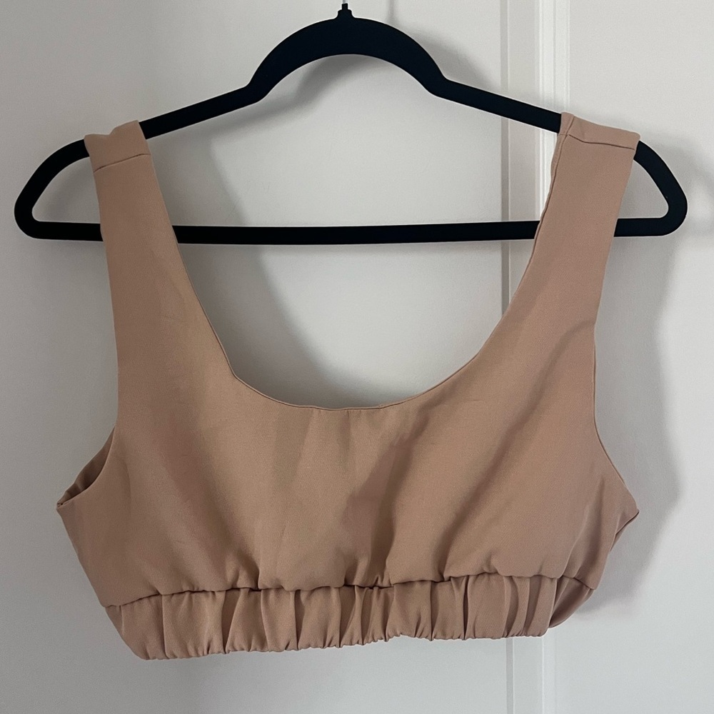 Women's Tan Sleeveless Crop  Top Size Large. NWOT